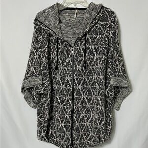Free People Black White Knit Woman’s Size Small Zip Front Shirt Sleeve Hoodie